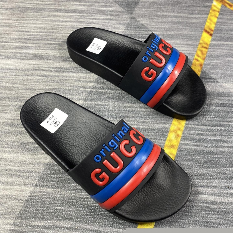 G*u*i slippers